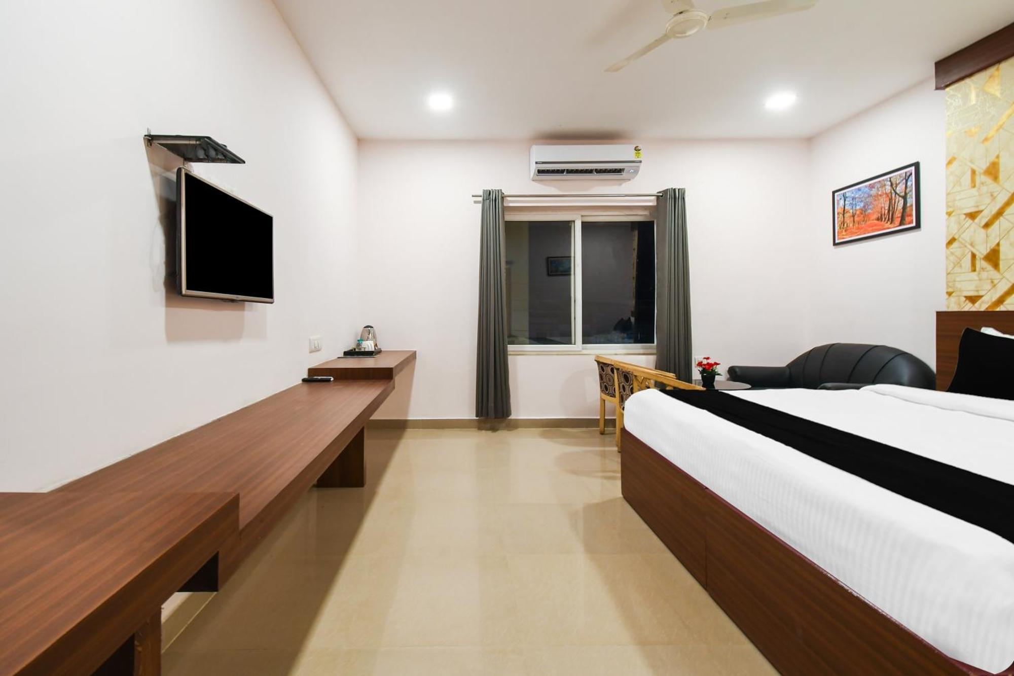 Super Townhouse Best Inn Khandagiri Exterior photo