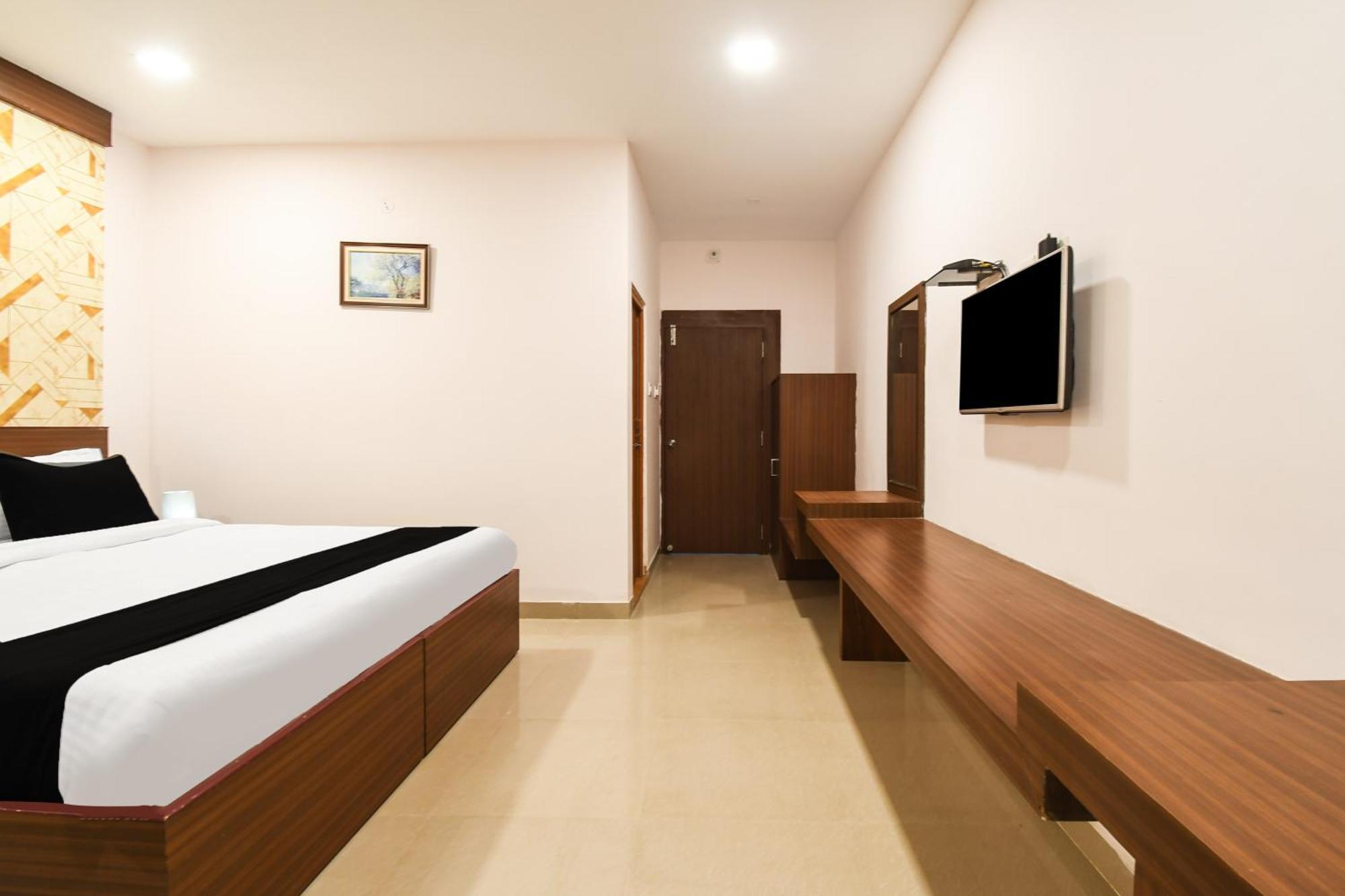 Super Townhouse Best Inn Khandagiri Exterior photo