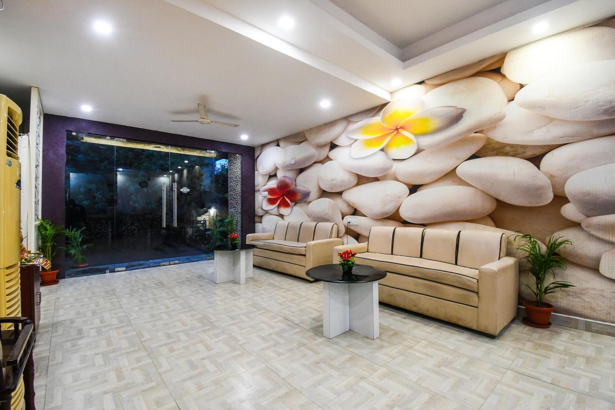 Super Townhouse Best Inn Khandagiri Exterior photo