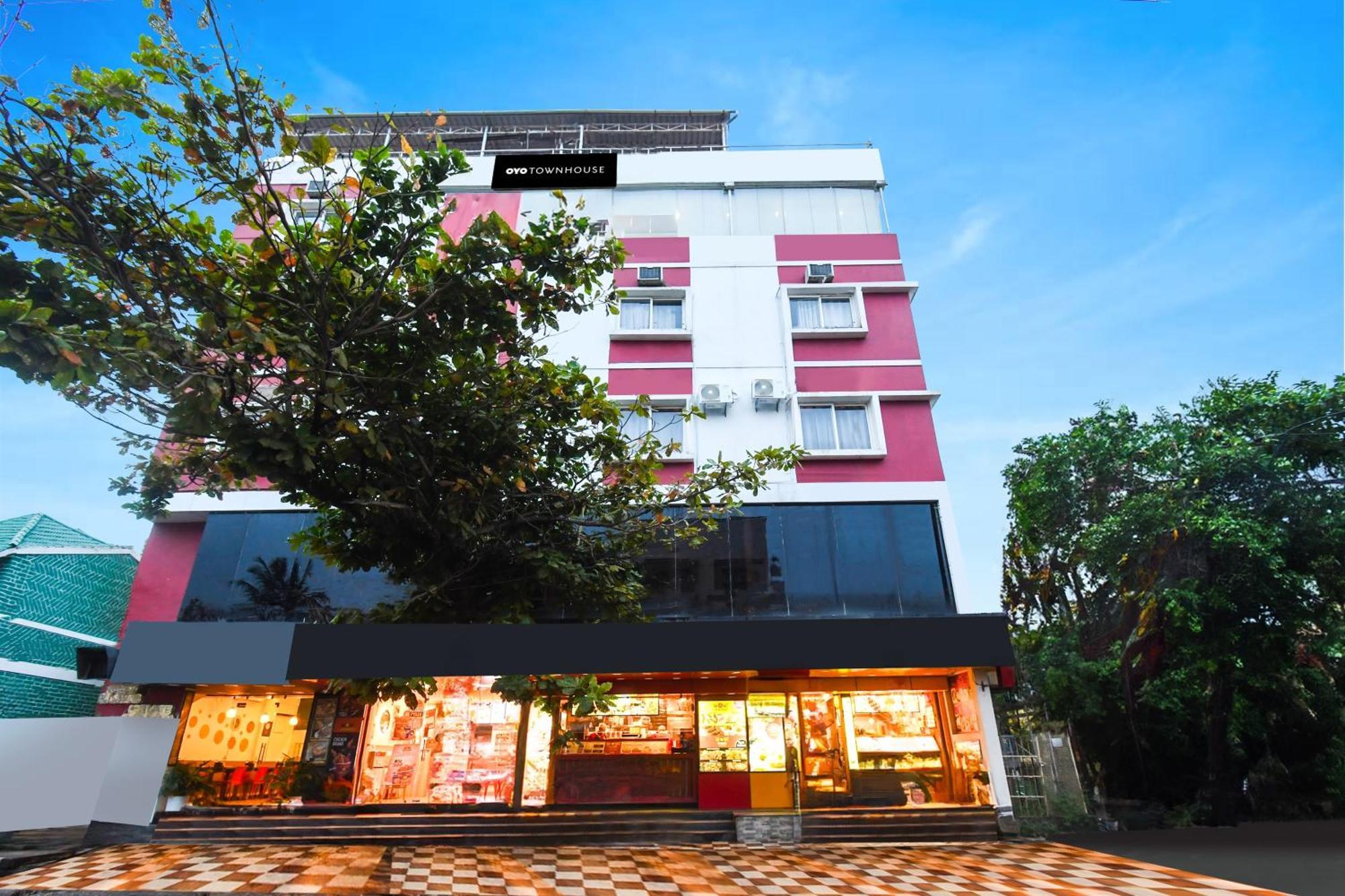Super Townhouse Best Inn Khandagiri Exterior photo