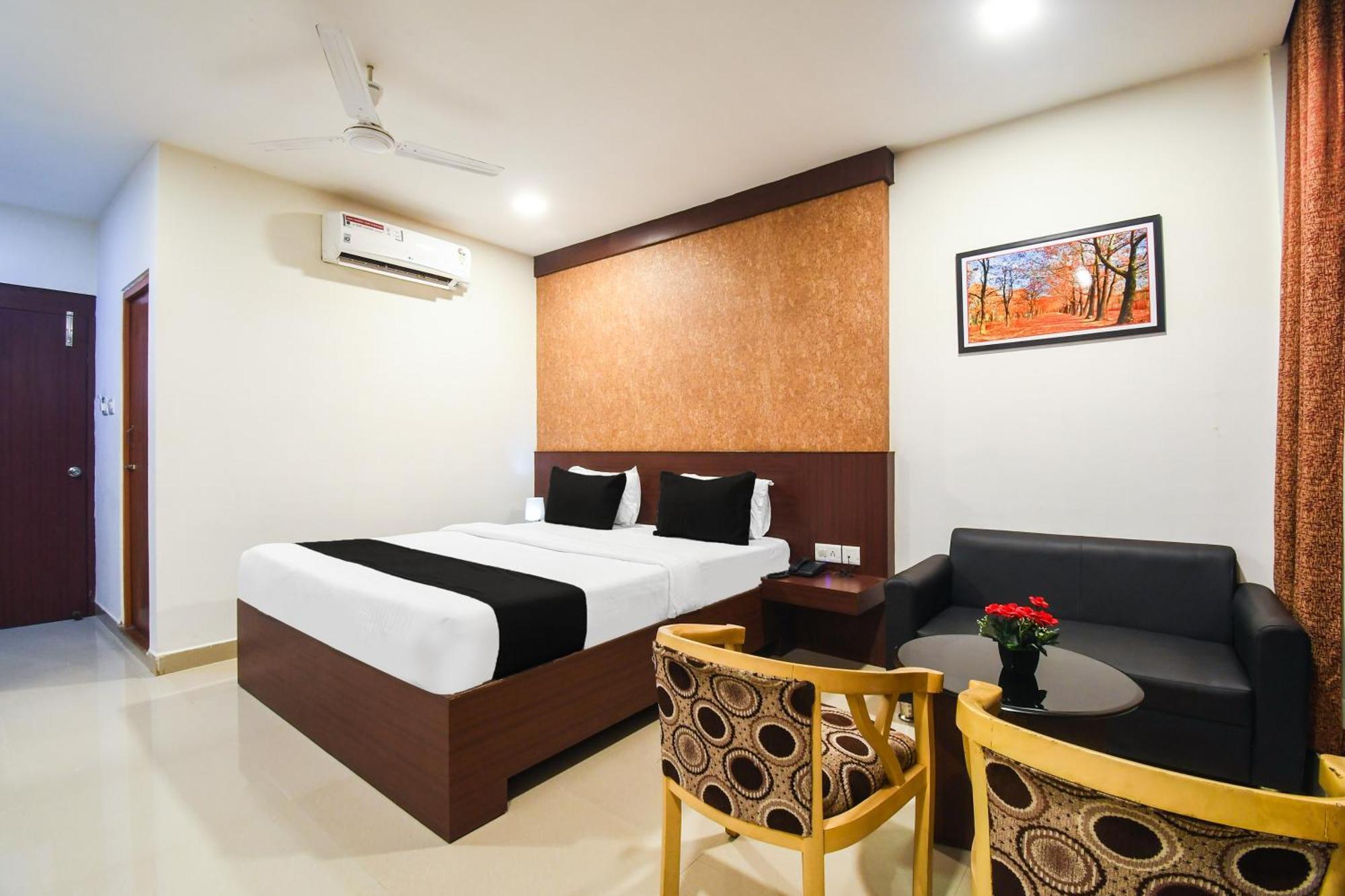 Super Townhouse Best Inn Khandagiri Exterior photo
