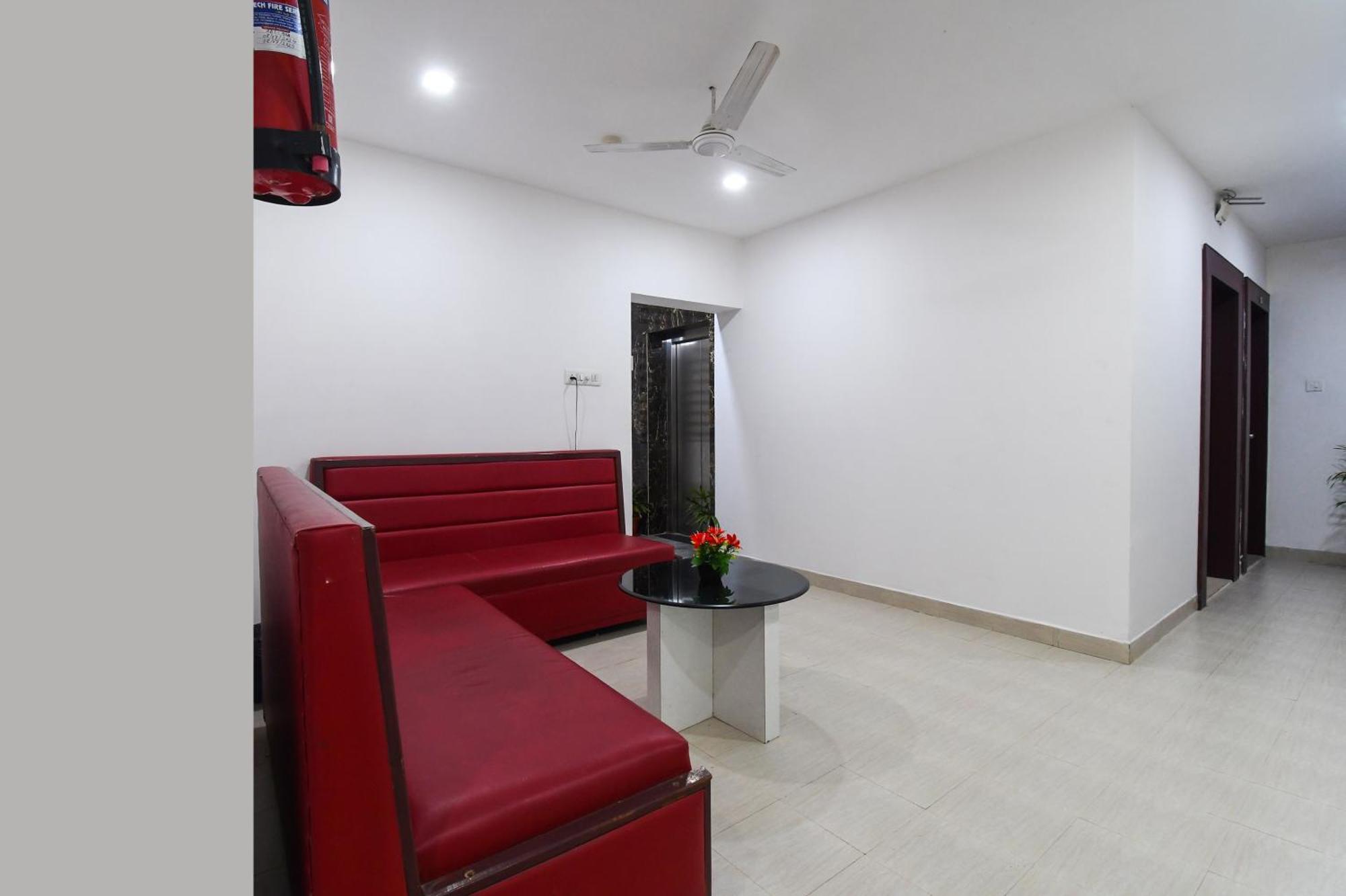 Super Townhouse Best Inn Khandagiri Exterior photo