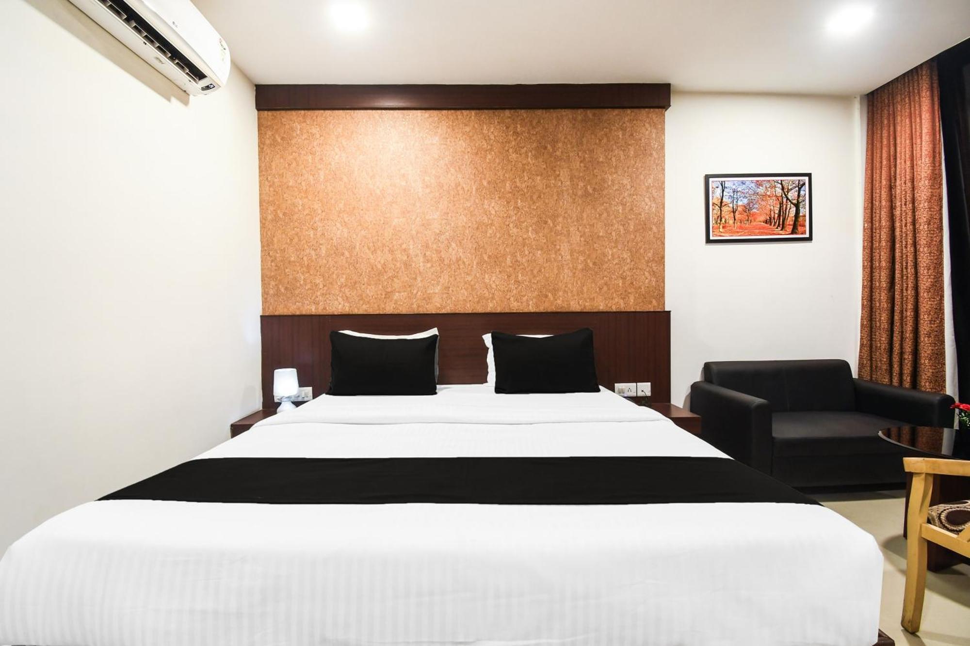 Super Townhouse Best Inn Khandagiri Exterior photo