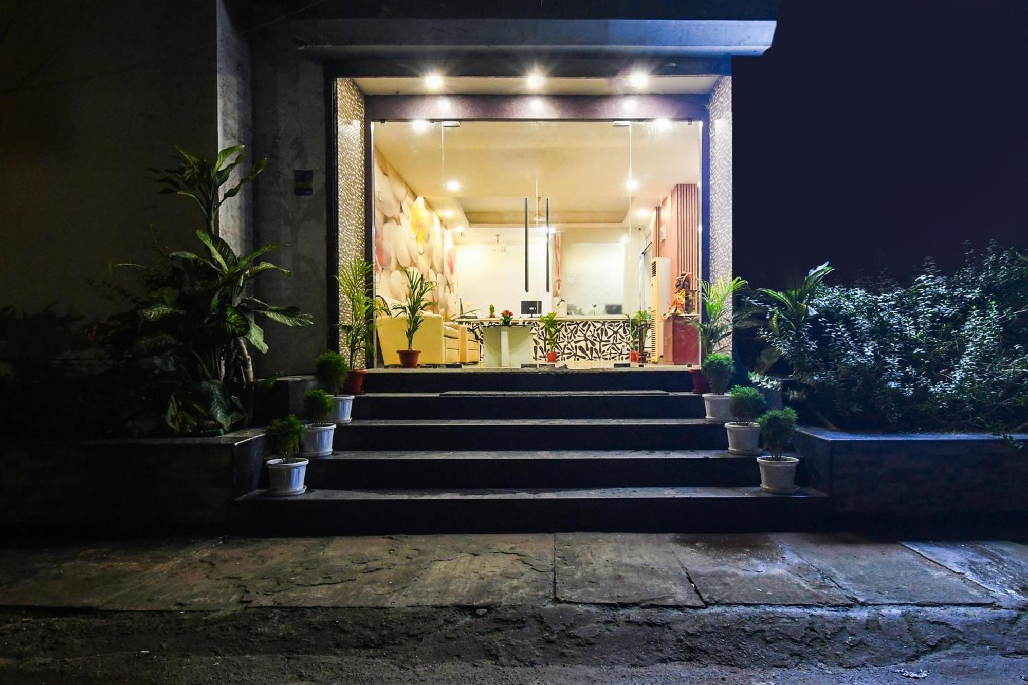 Super Townhouse Best Inn Khandagiri Exterior photo