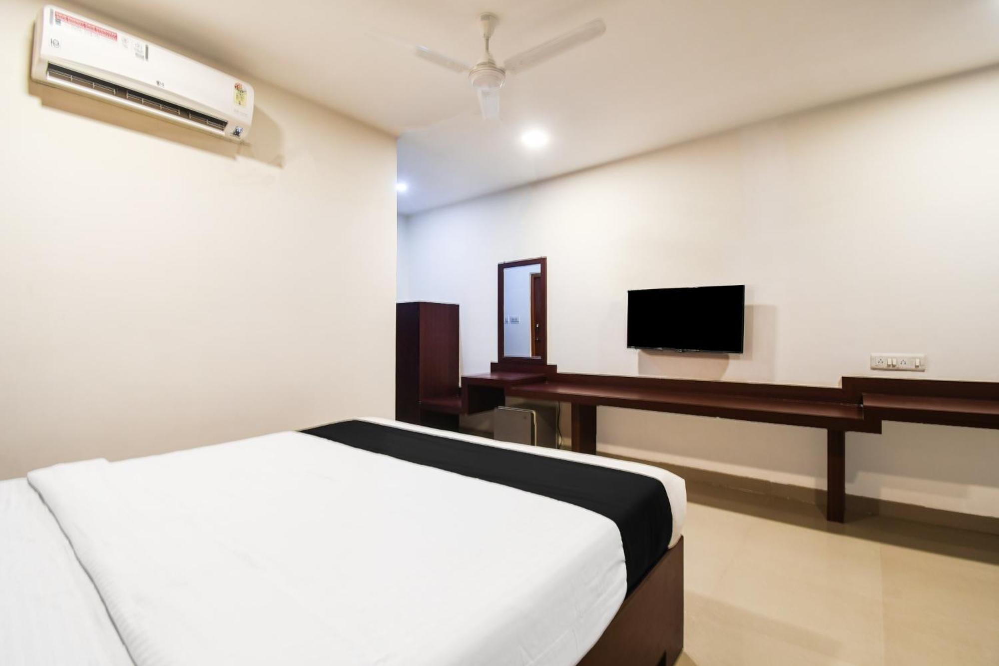 Super Townhouse Best Inn Khandagiri Exterior photo