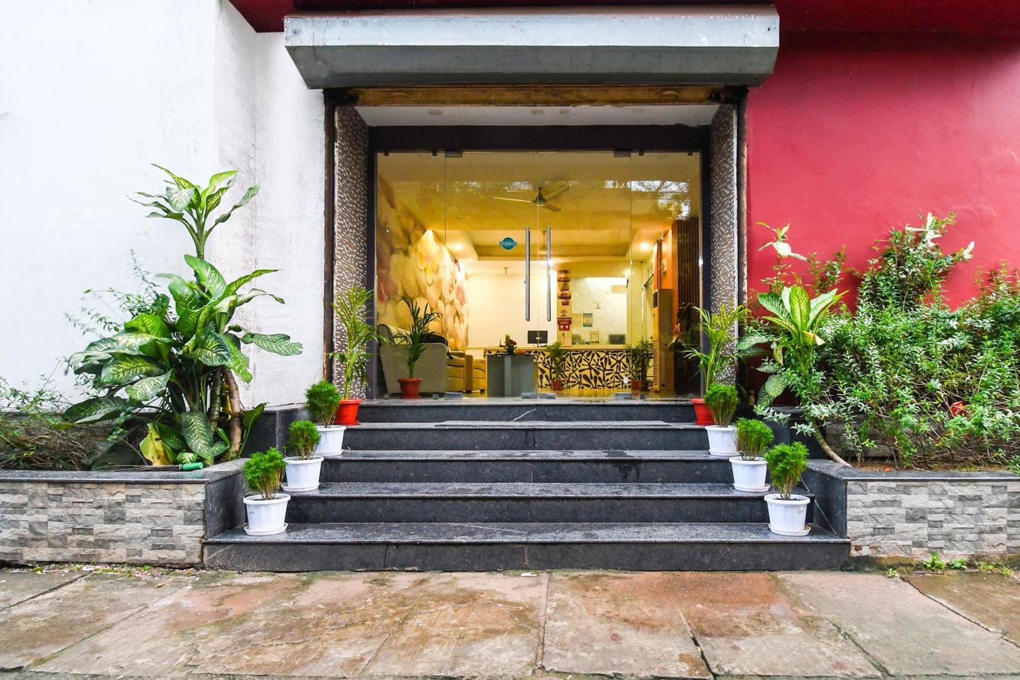 Super Townhouse Best Inn Khandagiri Exterior photo