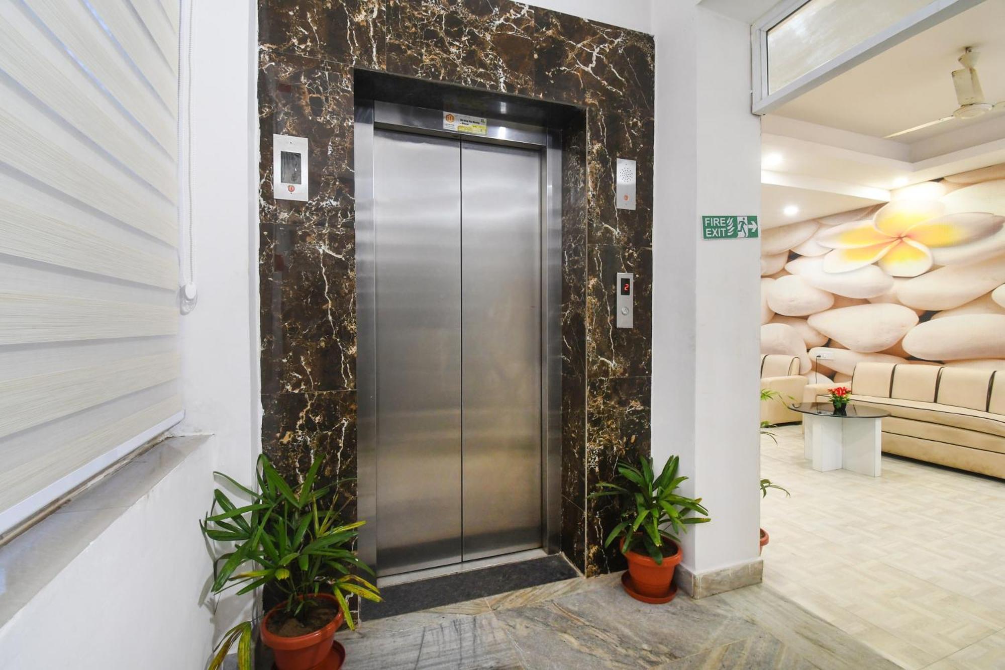 Super Townhouse Best Inn Khandagiri Exterior photo